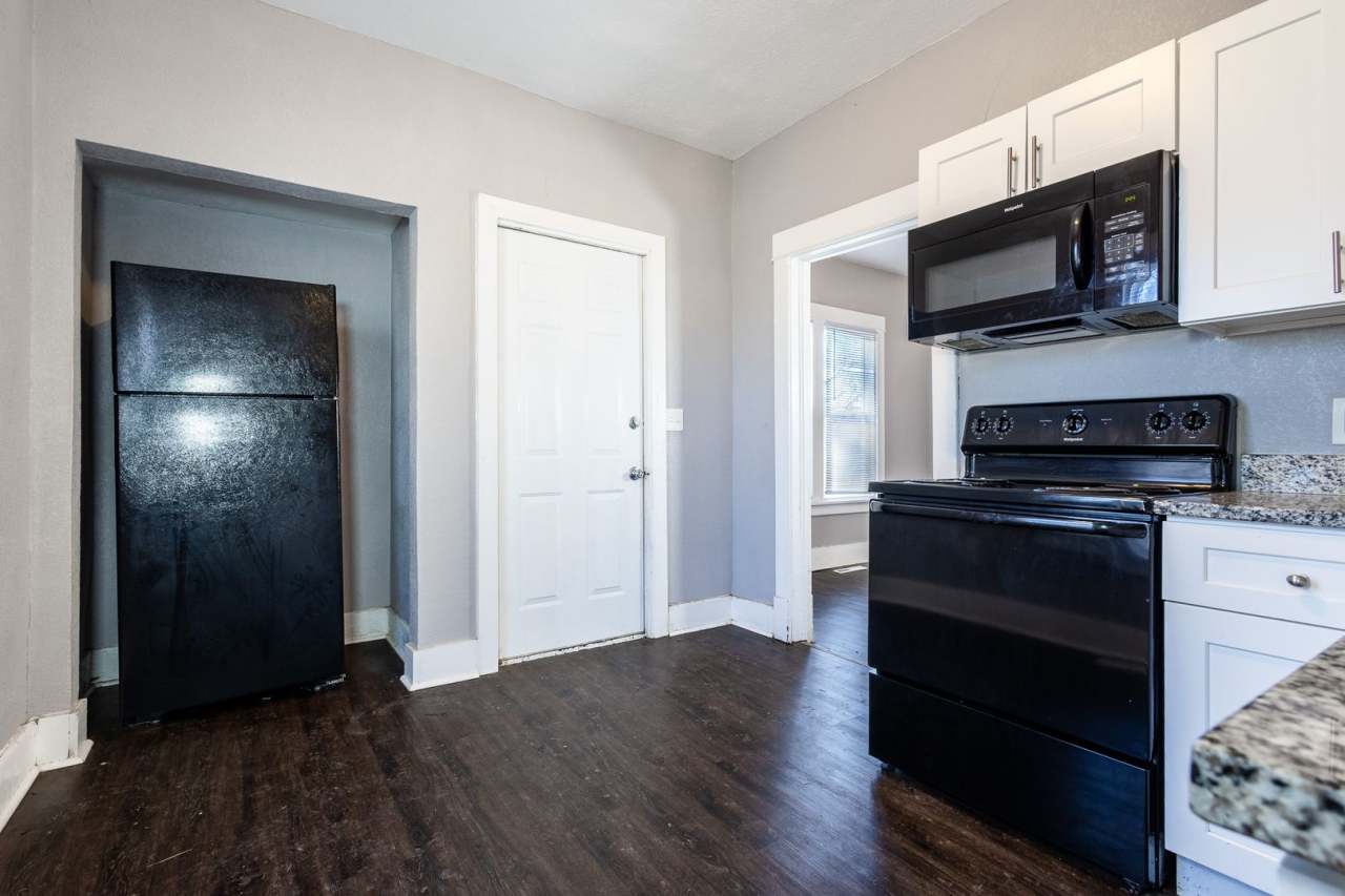 Cozy Single-Family Home with Spacious Back Yard!