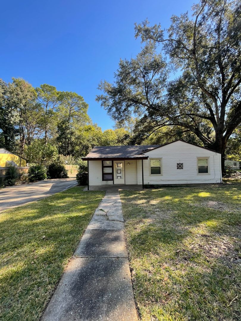 New Listing! 1133 Beechdale Rd Montgomery, AL 36109-5105