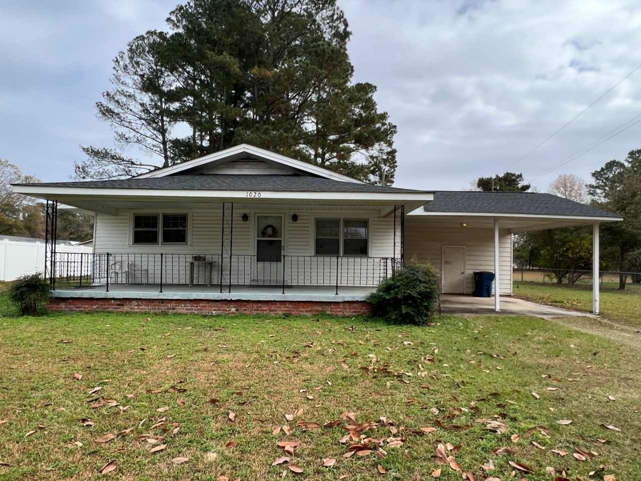 Home located minutes from Dunn, Nice large lot