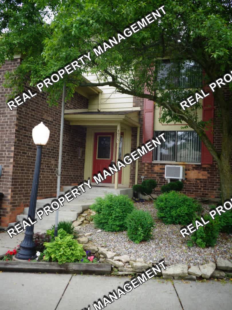 Clean 2 Bedroom 1 Bath Unit