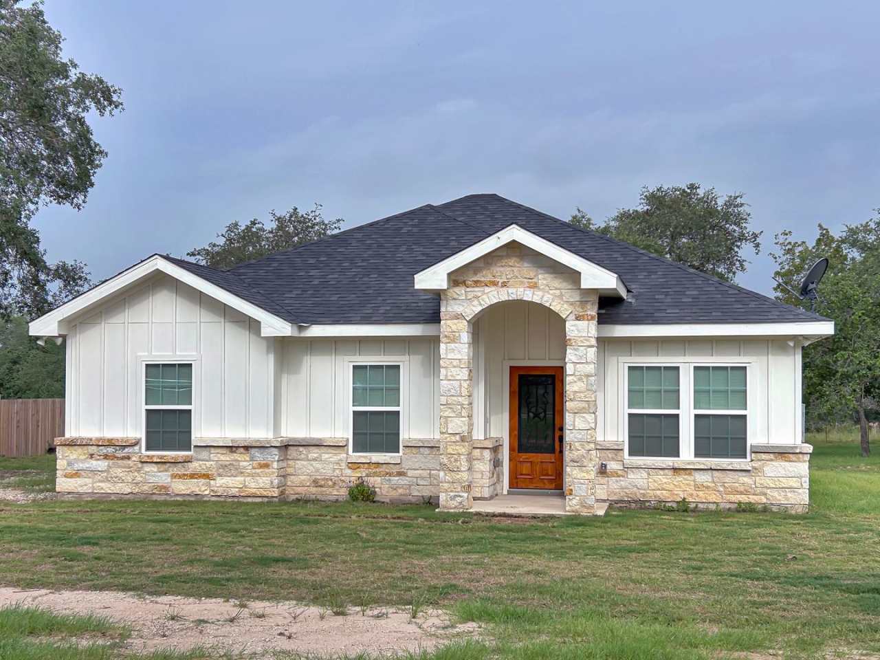 Beautiful Custom Home on 1 Acre in Peaceful Natalia