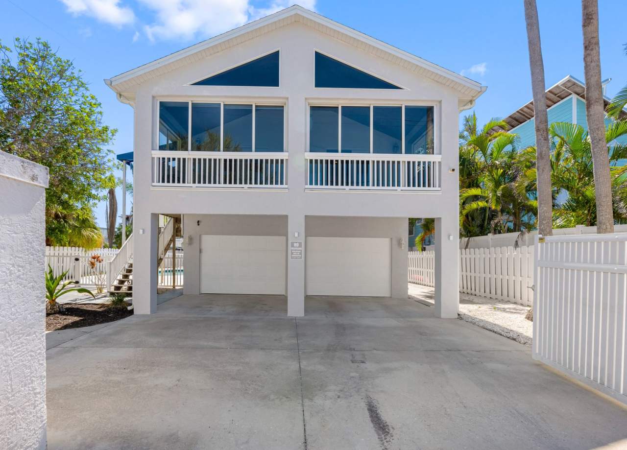 JUST REDUCED- $500 OFF FIRST MONTHS RENT!