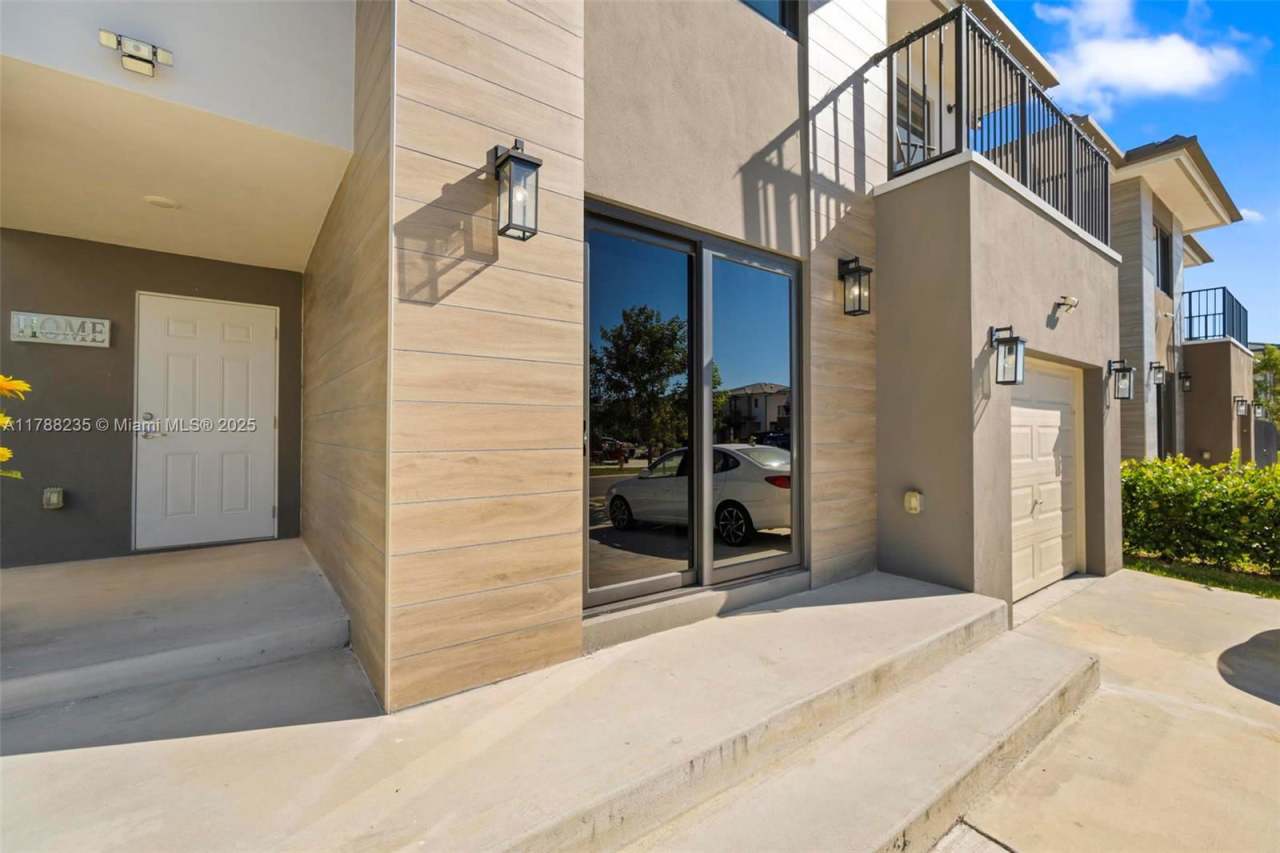 206 Northwest 11th Avenue