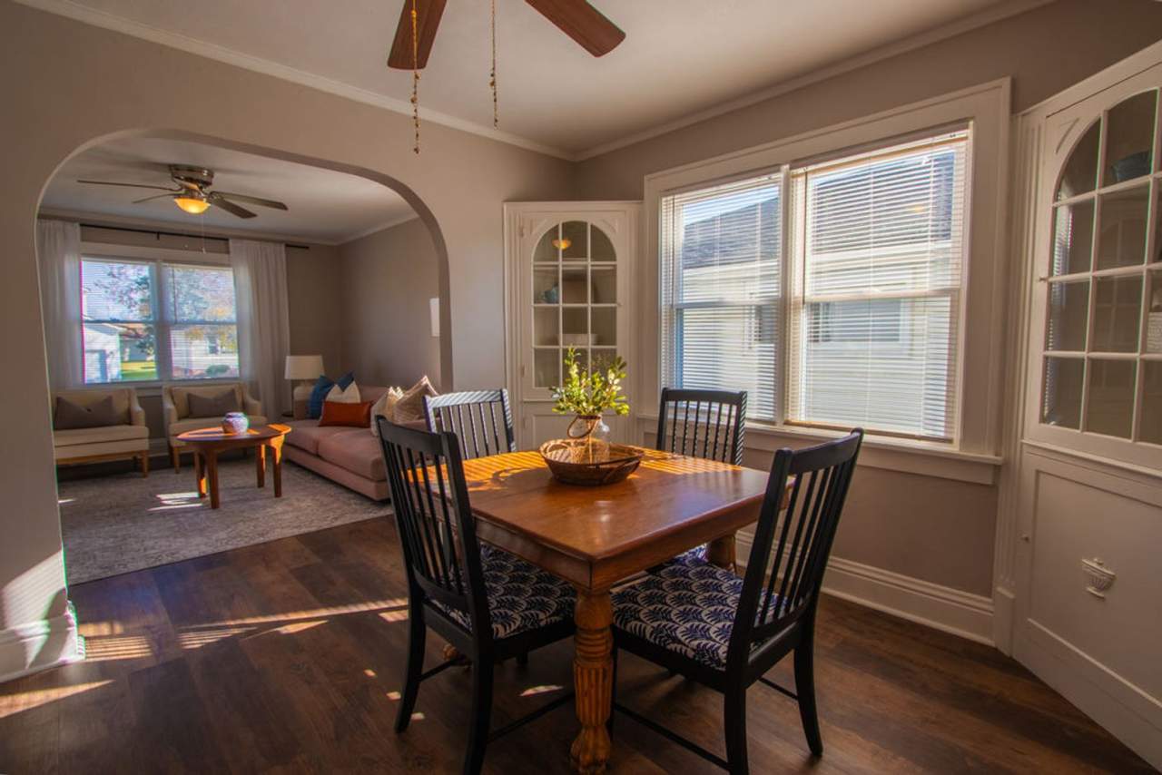 Airbnb Short-Term Rental Cozy two Bedroom one bath ranch style home Mayfield Heights