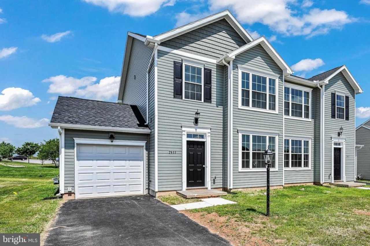 Luxury Townhome with garage!