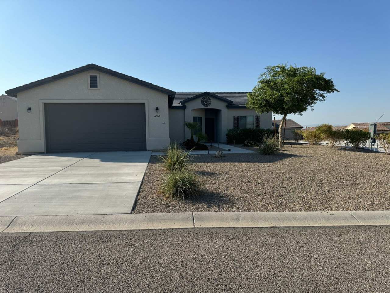 Modern 2019 Single-Family Home with Spacious Lot and Ample Garage Space in Fort Mohave, AZ