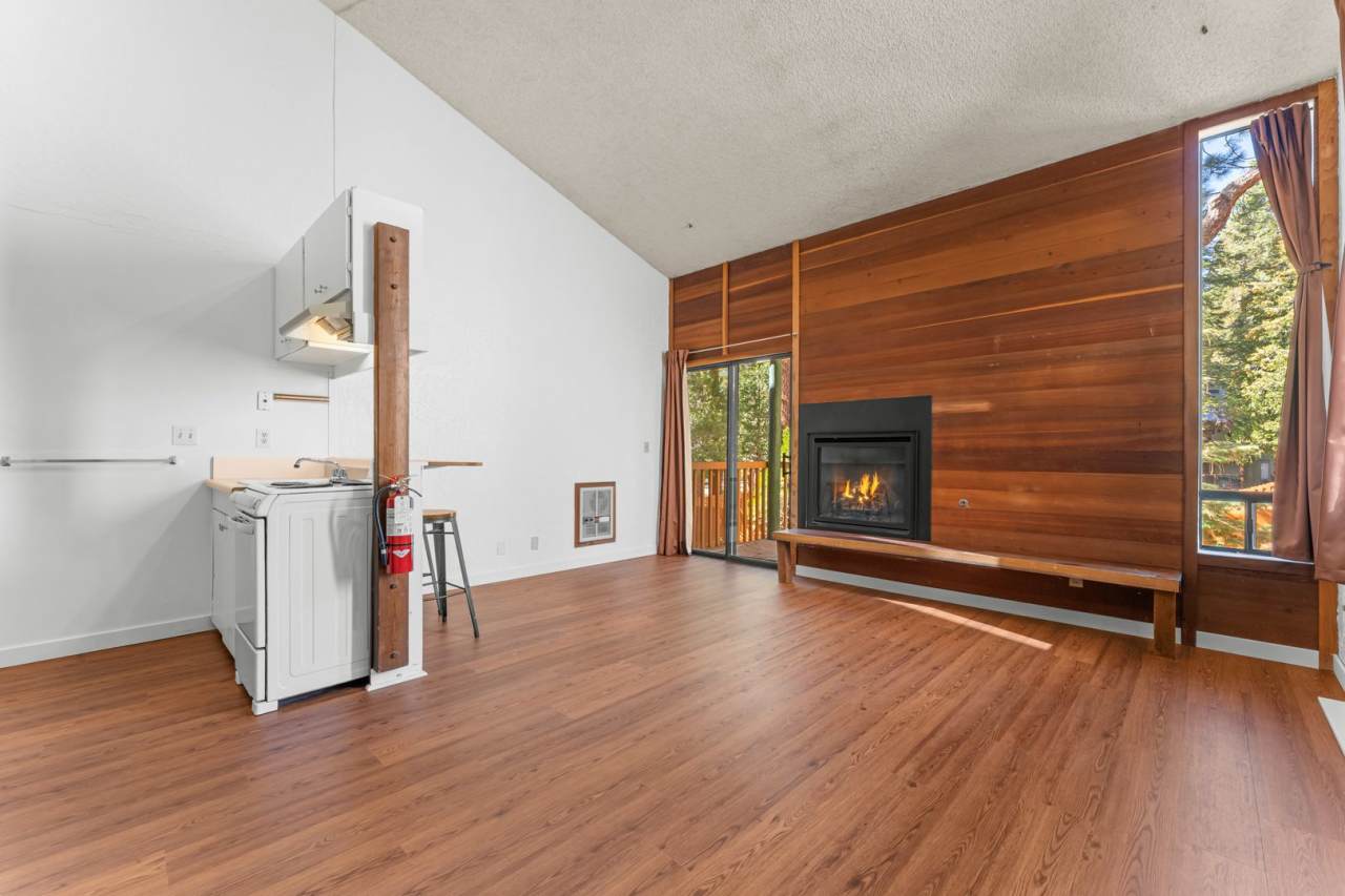 NEW PHOTOS COMING SOON!1 BDRM Kings Run Condo, Fresh Paint, New Flooring, Community Hot Tub  Club House