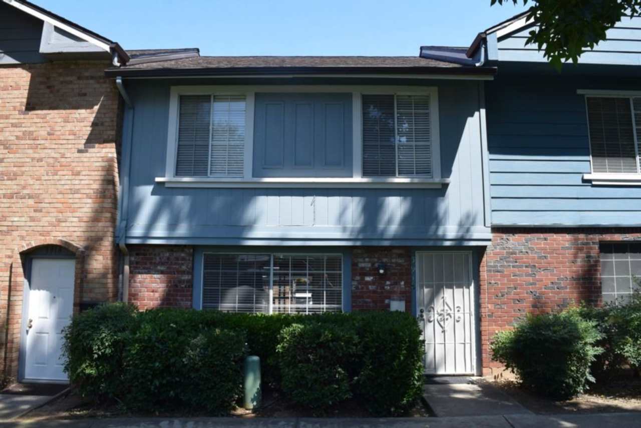 3916 Oak Villa Circle