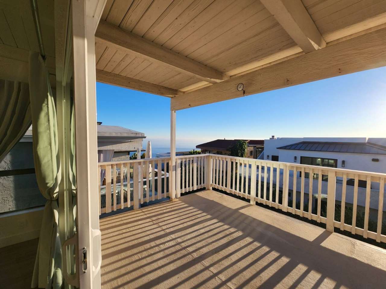 Beautiful Laguna Beach home! $800 OFF First Month Rent!