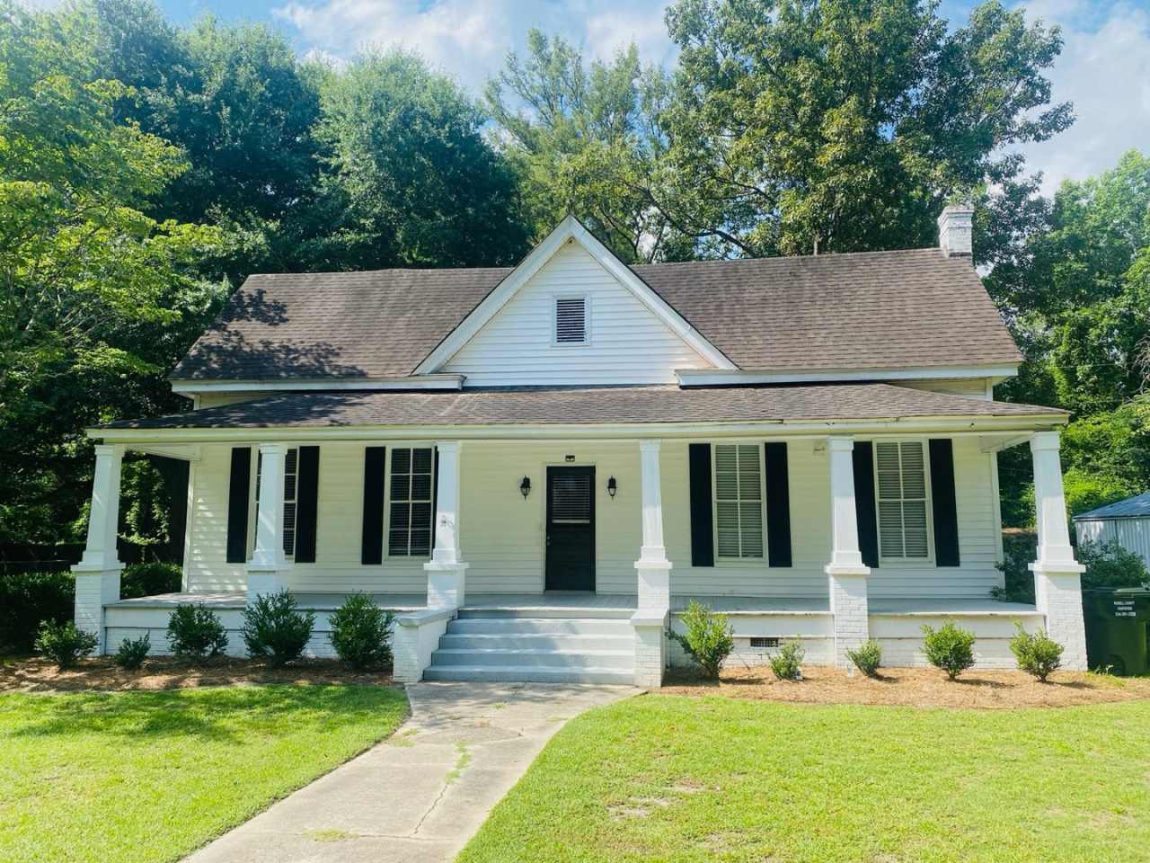 Spacious 3 Bedroom 2 Bath Home in Pittsview!