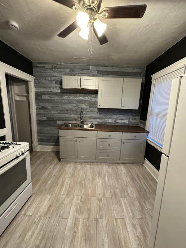 2637 West 19th Street - Upstairs