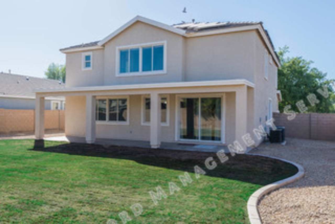 $500 Move-In Special | Spacious 4-Bedroom + 3-Bathroom Home with Solar in Surprise – Available Now!