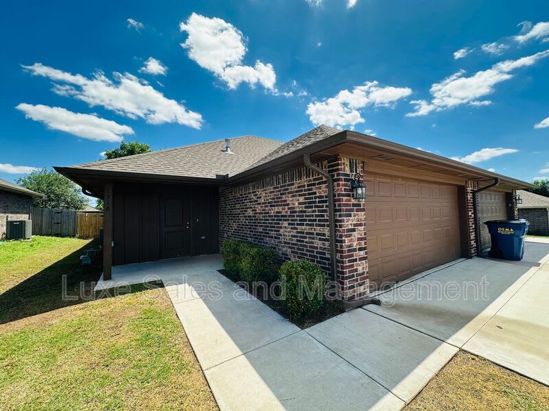 1318 E. Cavanaugh Ave