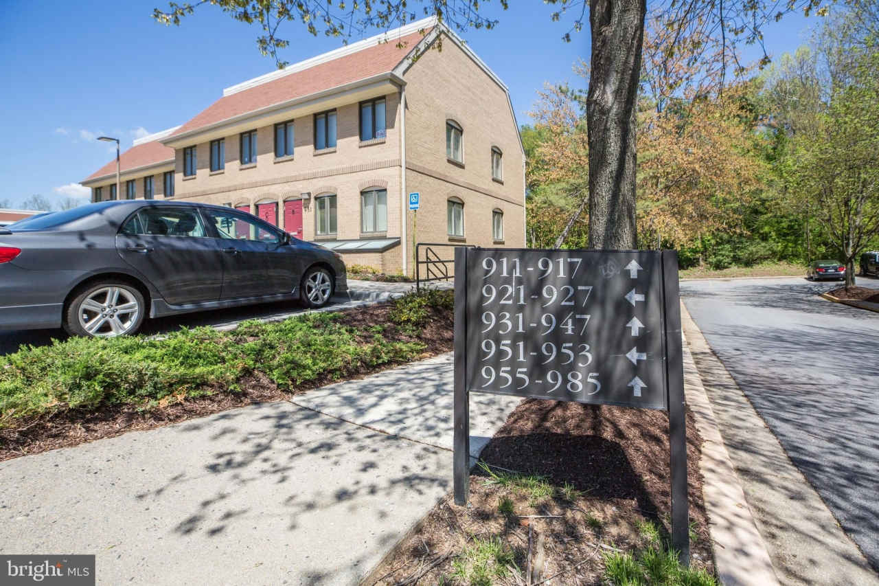 945 RUSSELL AVE. unit: B