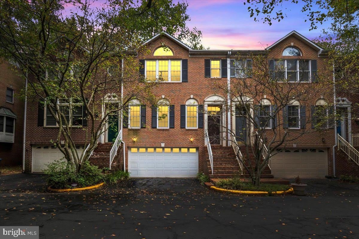 2904 OAKTON CREST Place