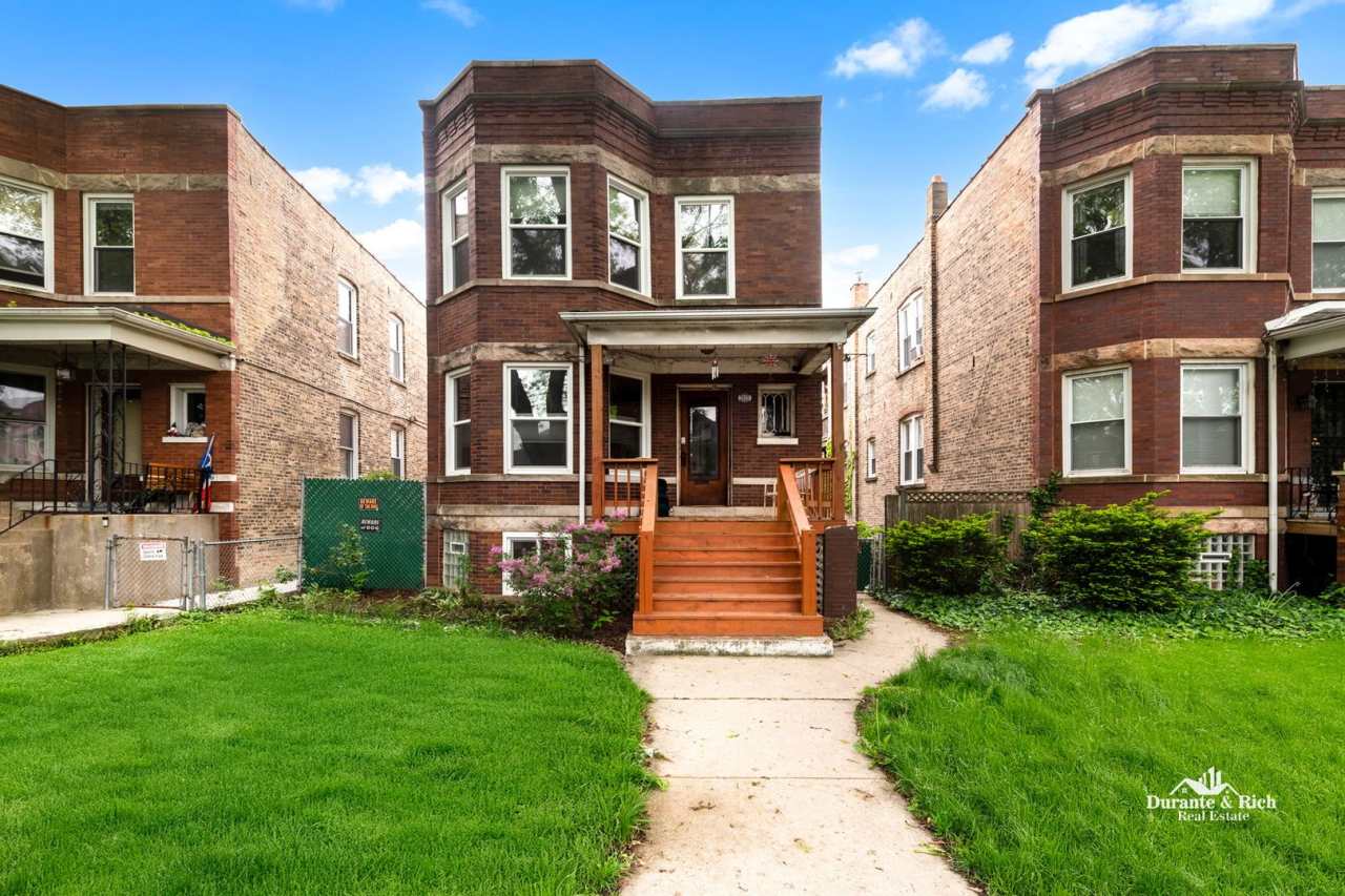 Portage Park 3-Bedroom Gem with Laundry In-unit