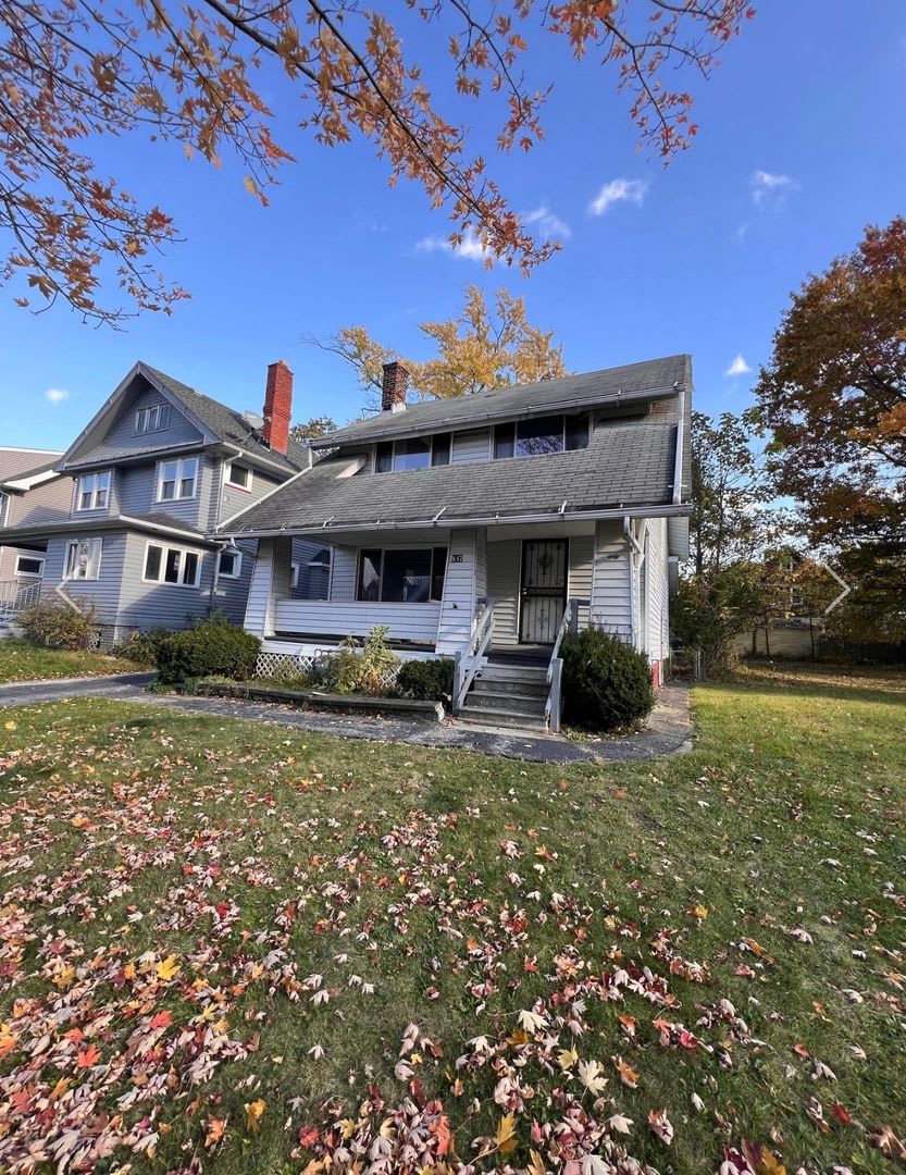 Welcome to 847 Nela View Road, Cleveland Heights, OH 44112