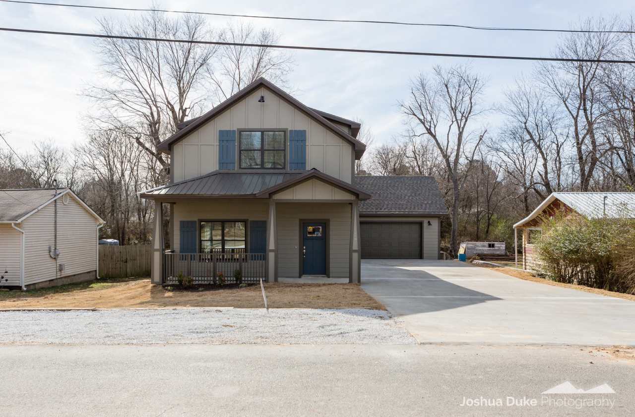 Pre-Leasing Modern Style Home Minutes from Campus and Downtown Fayetteville