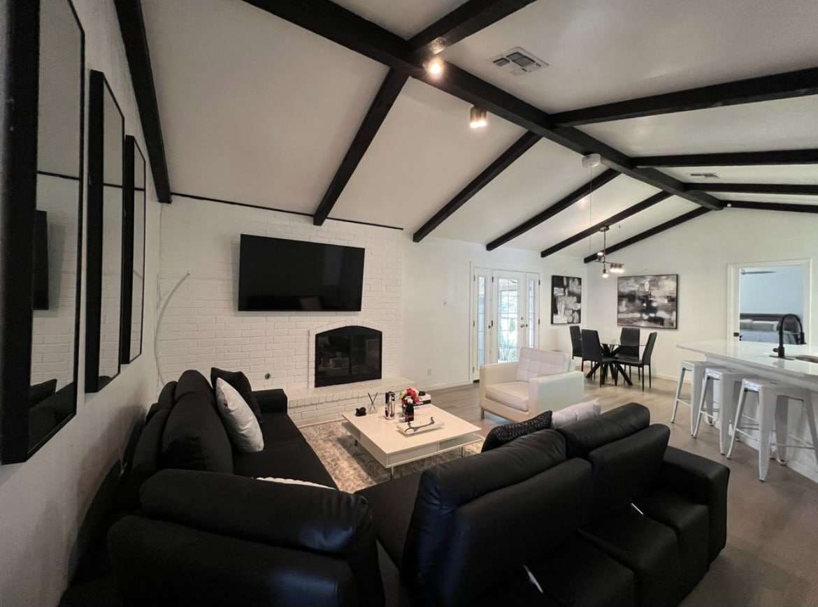 4422 Meredith Woods Street