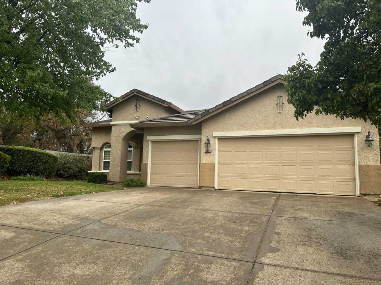 Charming 4 bedroom, 2 bathroom single family home