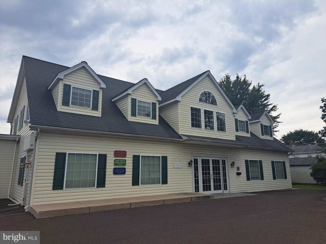 1534 W BROAD Street unit: 700