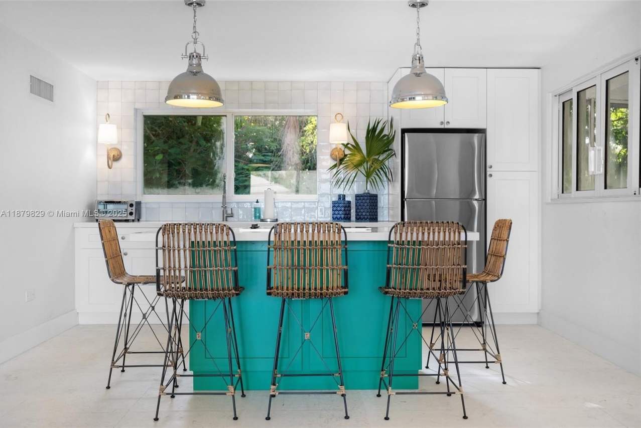 242 Bougainvillea St