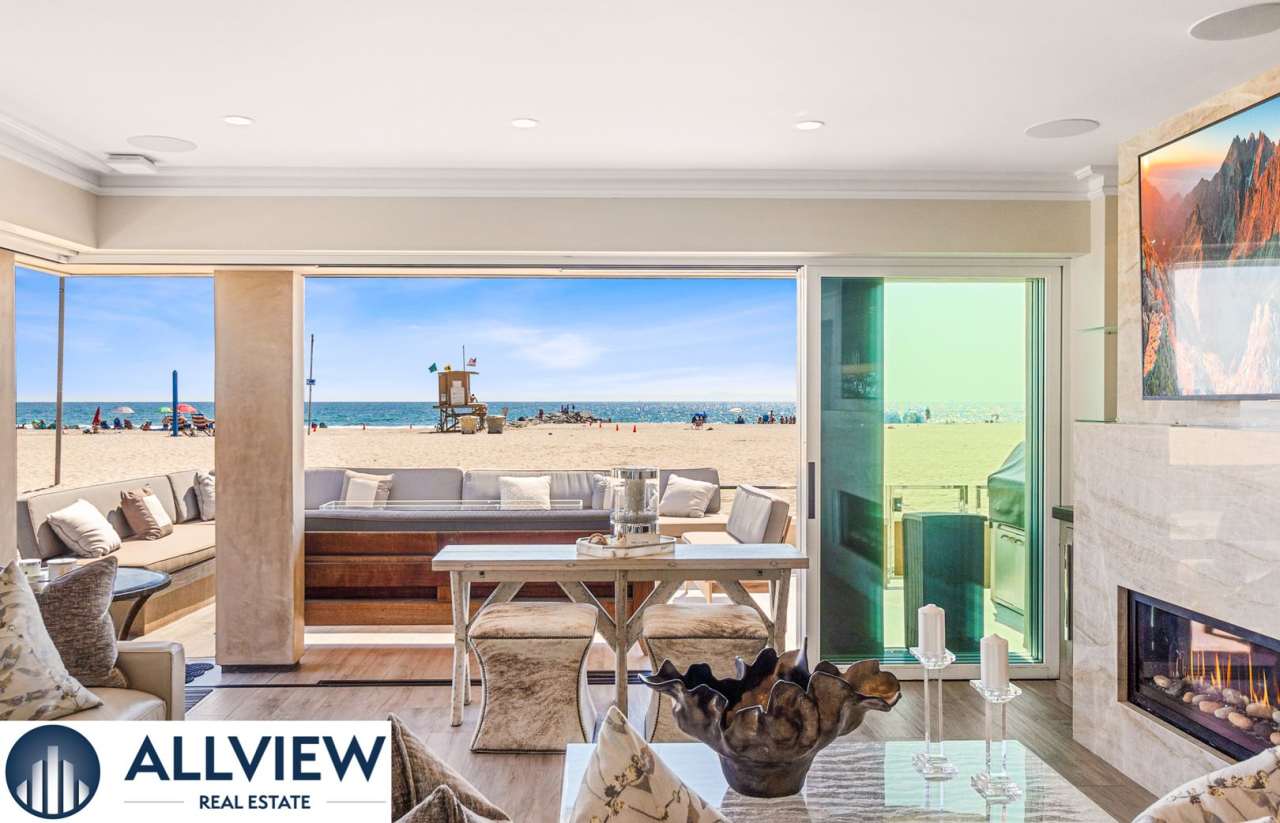 Available on 8/16/24, Stunning Beach House located on Newport Beach Boardwalk- 30+ Day Rental!