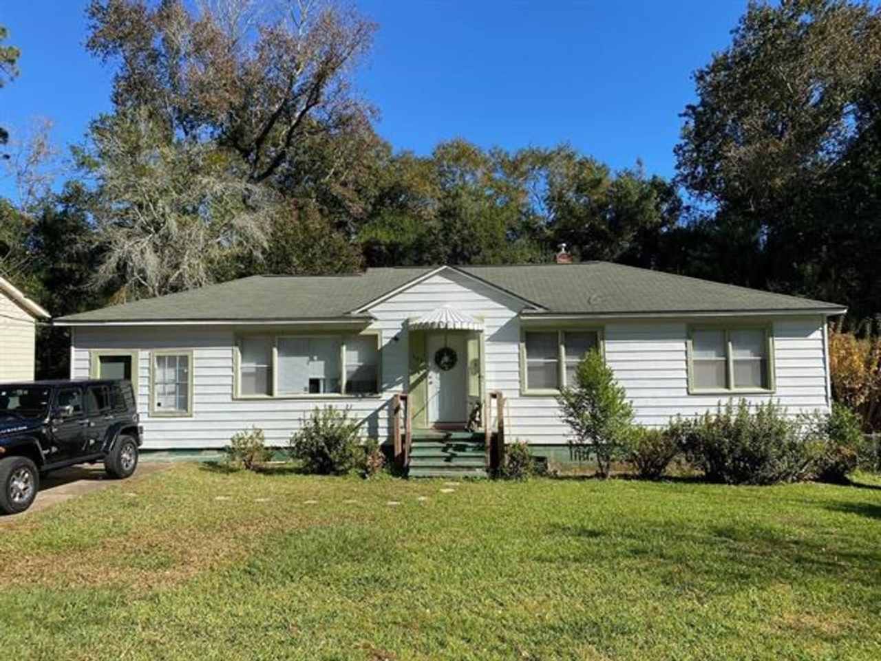 4 bed 2 bath house,walk to the Stadium!! Available August 2026!