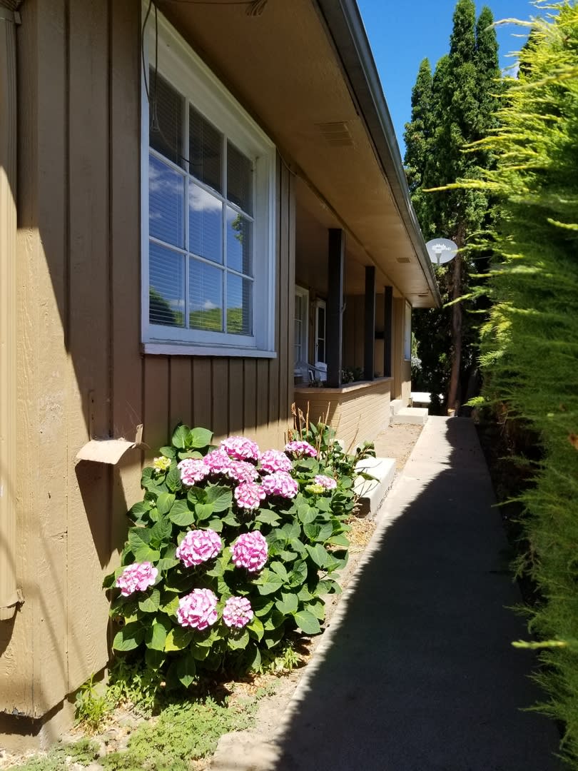 2br duplex with carport and stackable washer/dryer included!