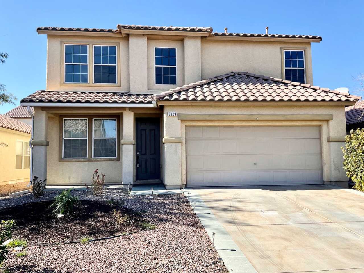 Beautiful and spacious 2 story house located in the central Blue Diamond Springs area. Home has a separate den downstairs, a large loft upstairs and a kitchen with beautiful granite countertops and stainless steel appliances.