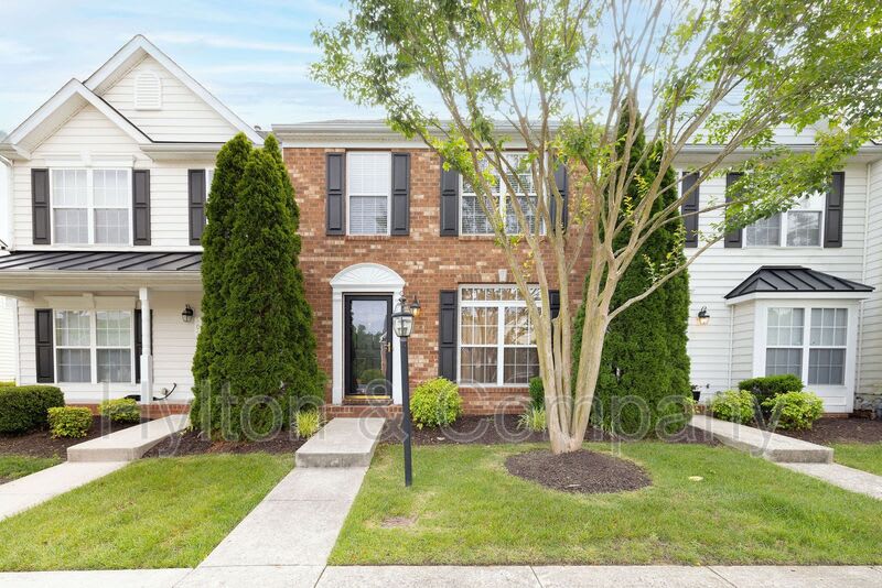 907 Dominion Townes Ct