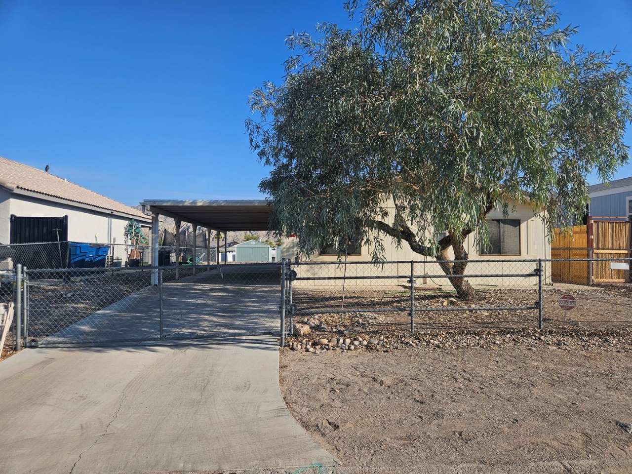 Large 3 bed/2 bath manufactured home in desirable Holiday Shores, BHC.