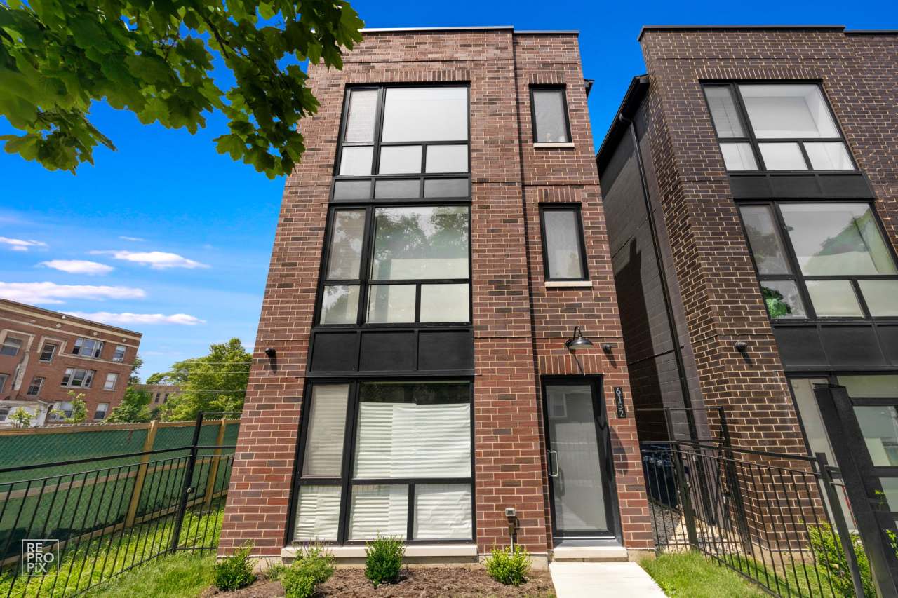 6152 South Champlain Avenue