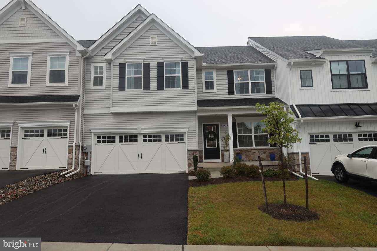 2925 FENCE BUSTER Court