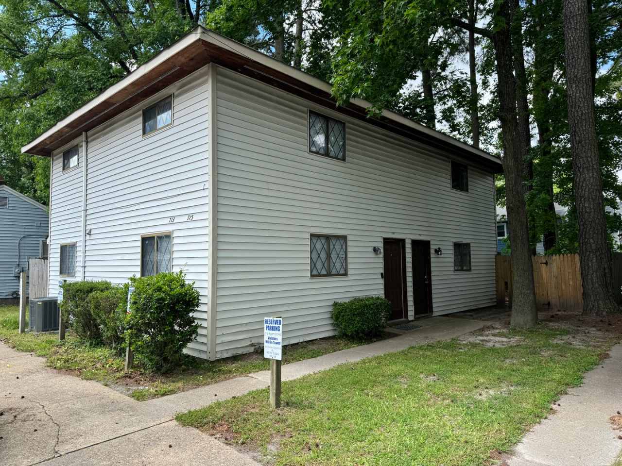 Pecan Gardens-Two Main Bedrooms and Baths