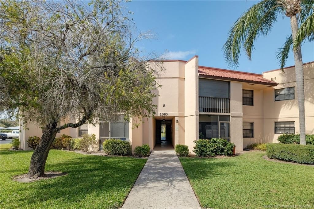 2083 NE Collins Circle