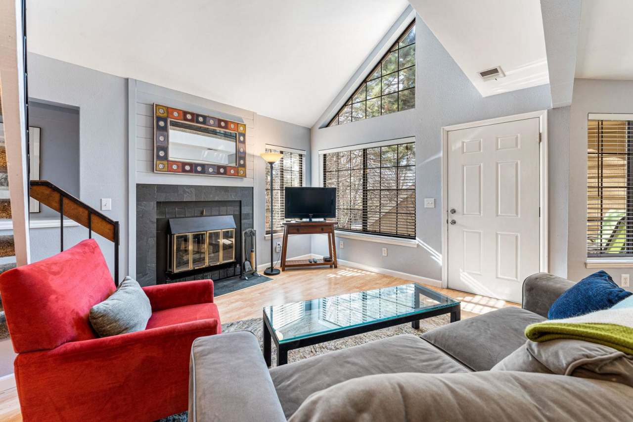 Updated 1 BDR with loft in Gunbarrel