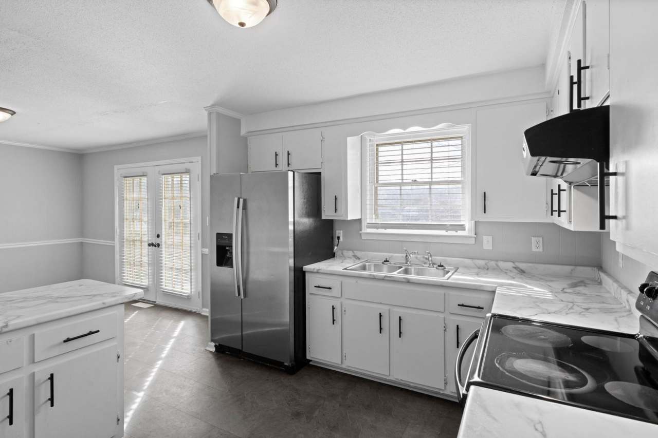 3 Bedroom Pet Friendly Home For Rent in St. B Area!