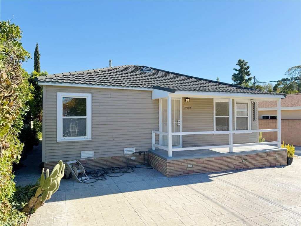 10404 Jardine Avenue