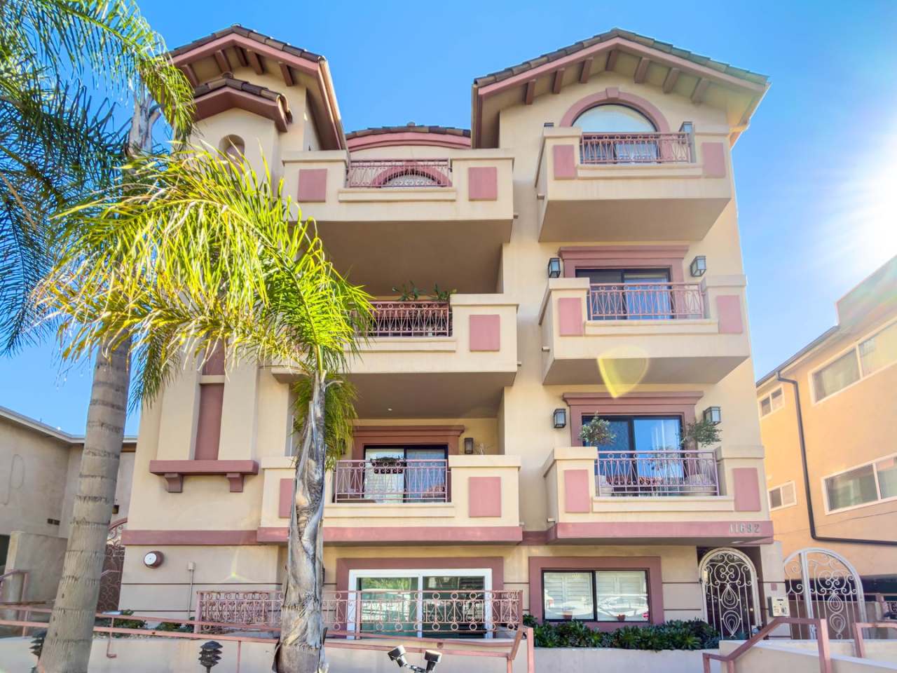 Spacious 3BR Condo with Luxury Finishes in Brentwood!