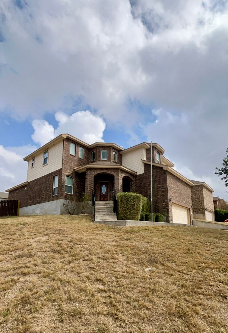 *Spacious 5 Bedroom, 3.5 Bath Home in Northeast San Antonio* minutes from Randolph AFB and Ikea!!