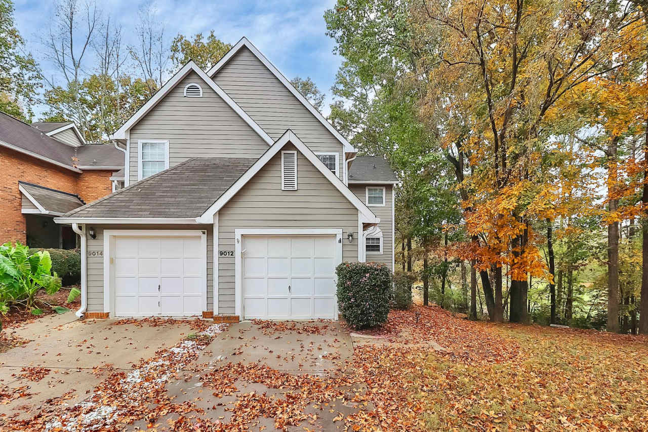 Beautiful End Unit 3BR/3.5BA Townhome in Raintree