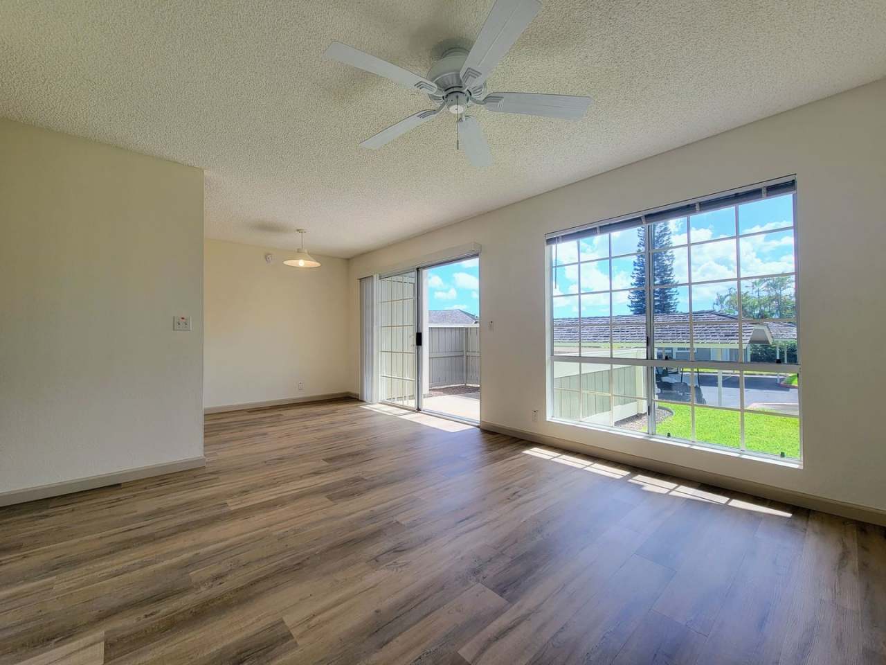 Avaliable now : A 2 Bedroom, 1 bathroom with 2 assigned parking stalls at Royal Palm in Waipio