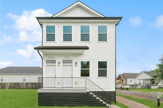 2701 S PRIEUR Street