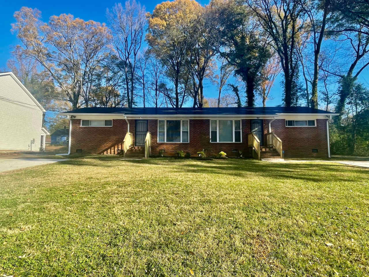 Welcome to Burgess2937, A Newly renovated charming 2-bedroom, 1-bathroom Duplex located in the vibrant city of Charlotte, NC