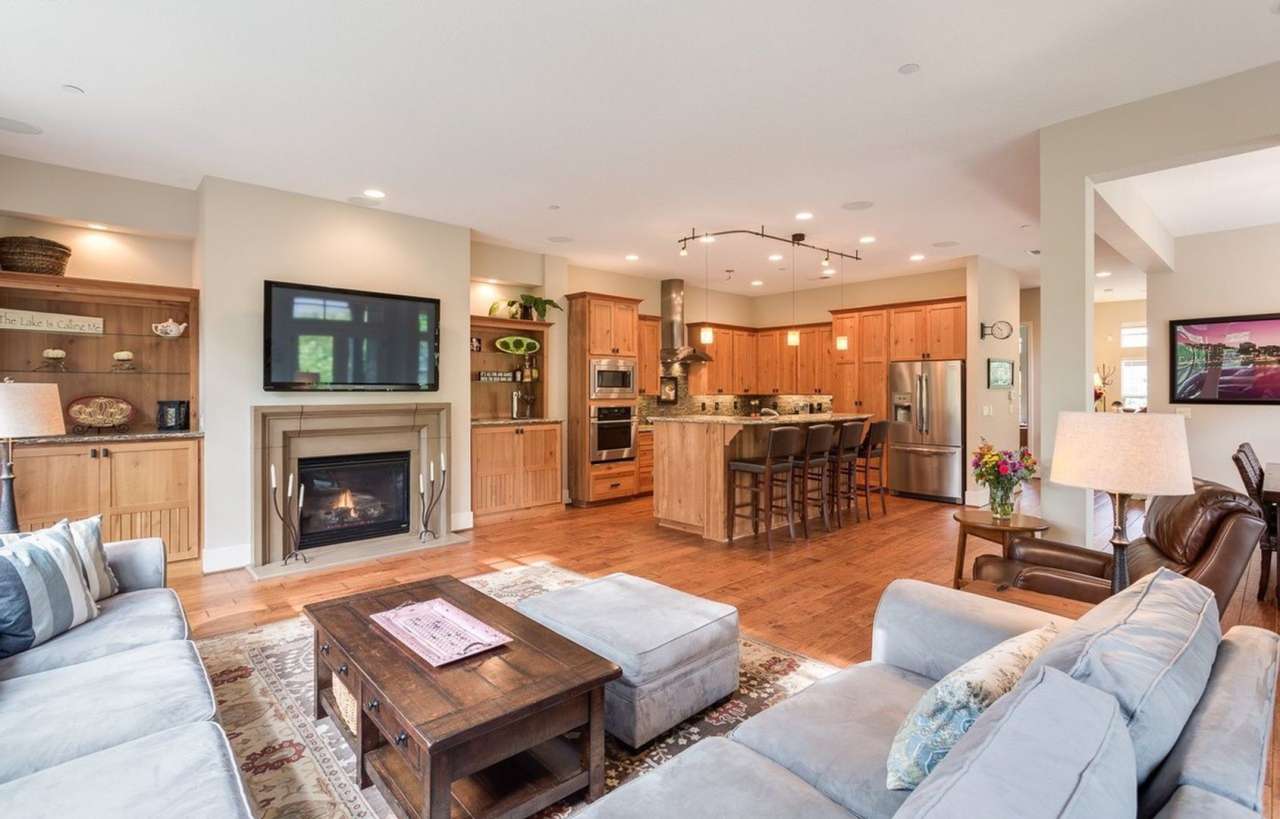 Chef's Kitchen, AC, Entertainer's Paradise, Community Pool! $1000 off first month rent!