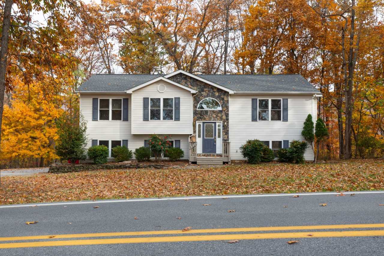 3 Bed, 2.5 Bath Single Family Home in Harpers Ferry, WV