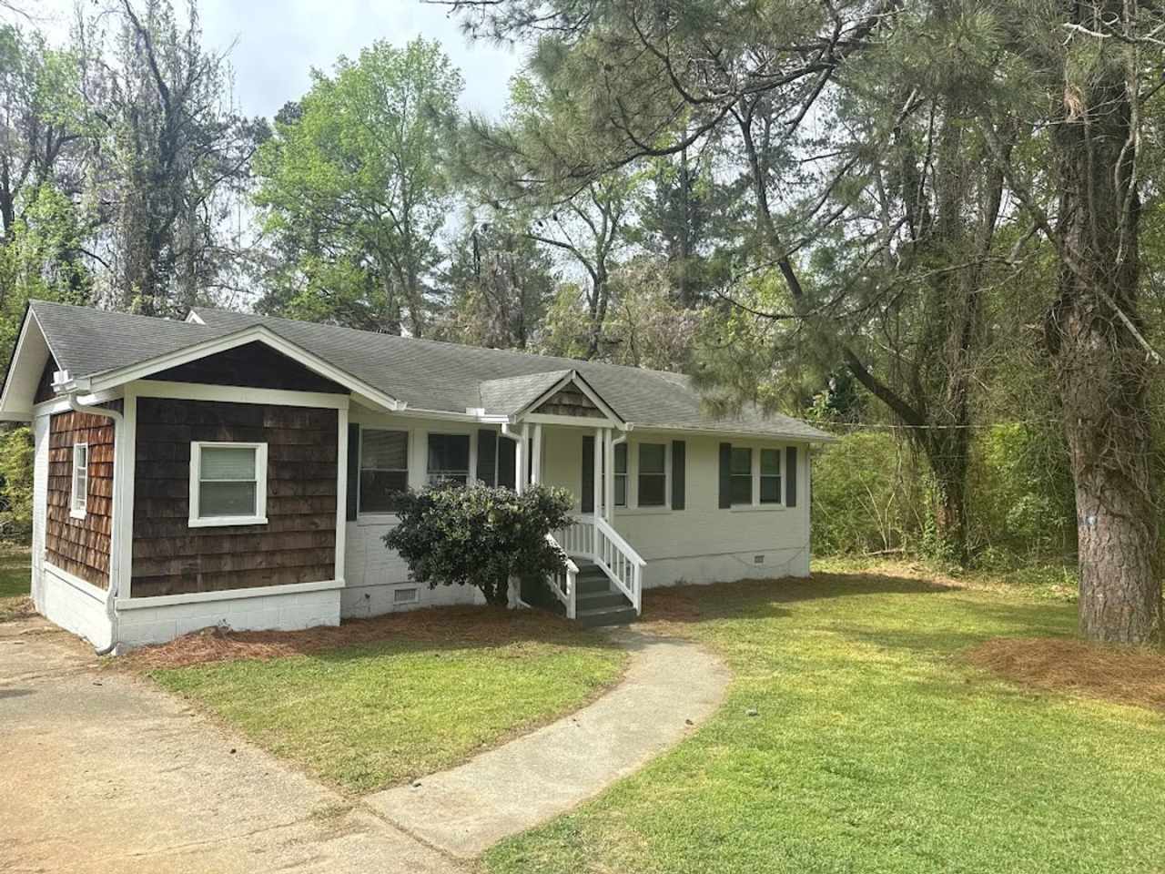4 Bed 1 Bath in Decatur!