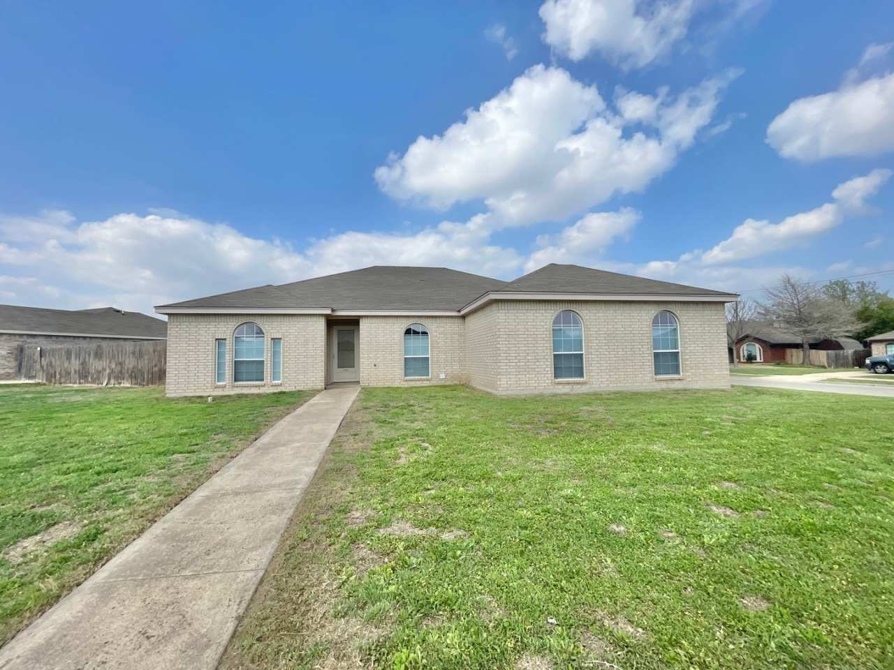PRICE DROP! Viewable January 8th!