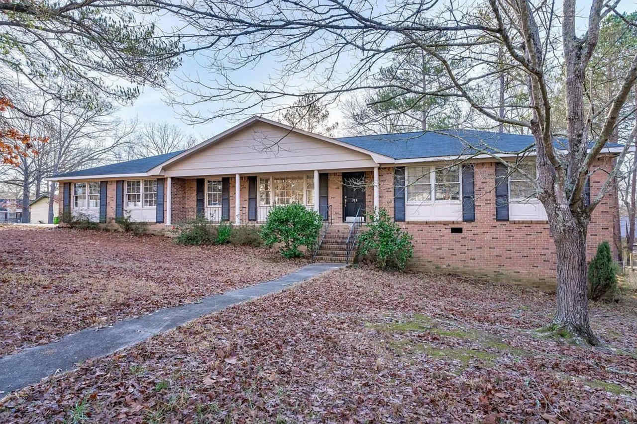 Charming 3 bedroom, 2 bathroom home located in Irmo, SC